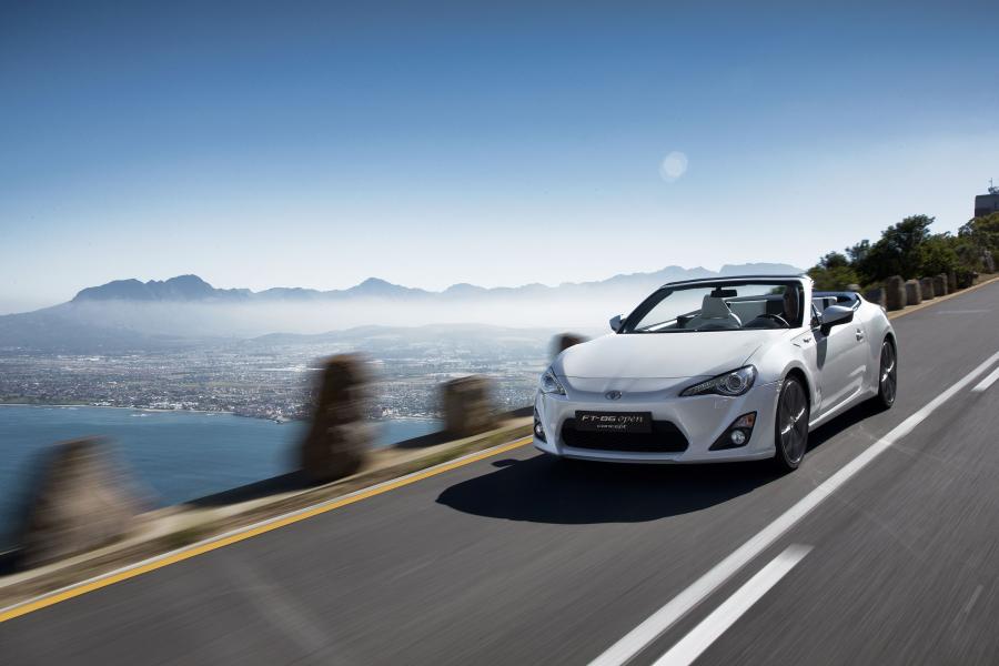  Toyota FT-86 Open Concept 2013 года  (фото 13 из 25)